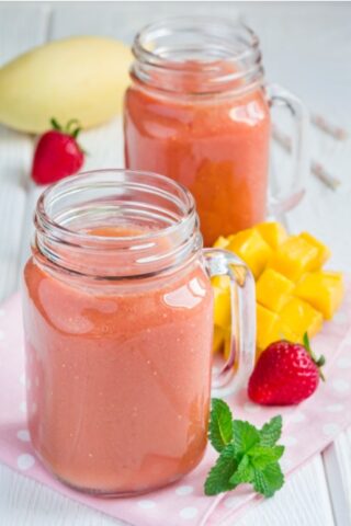 Strawberry Pineapple Yogurt Smoothie